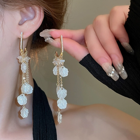 Vintage Long Tassel Drop Earrings With White Shell Petals Rhinestone And Silver Earring Post Elegant For Women