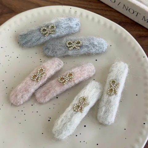 Pinces À Cheveux Noeud En Peluche Feutre Alliage De Zinc Strass Pour Femmes Style Hiver Douce Accessoires De Mode