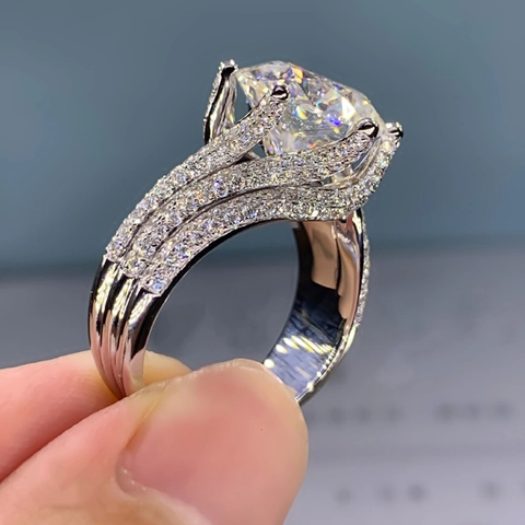 Lussuoso Anello in Rame con Strass per Donna Incastonatura a Sei Griffe Rotondo Scintillante Fascia Pavé Multifila Matrimonio Gioielli