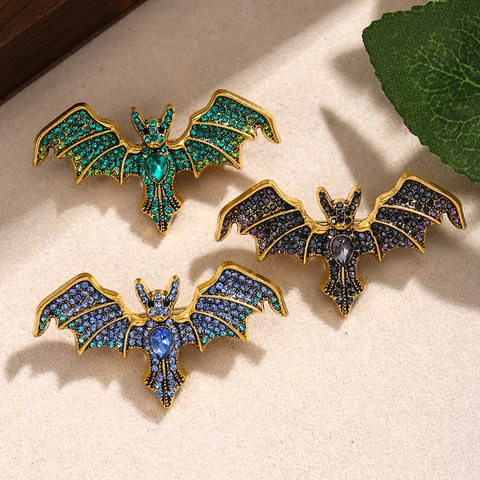 Vintage Bat Brooch Alloy Rhinestone Gothic Animal Chest Pin Halloween Party Jewelry For Women Men Retro Style Accessory