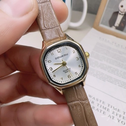 Women Quartz Watch Octagonal Gold Case Vintage Leather Strap Elegant Analog Arabic Numerals Casual Wristwatch