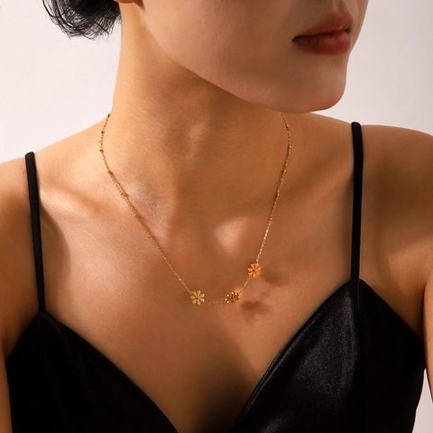 Chic Daisy Flower Pendant Necklace Gold Plated Stainless Steel Small Flowers Beaded Chain For Women