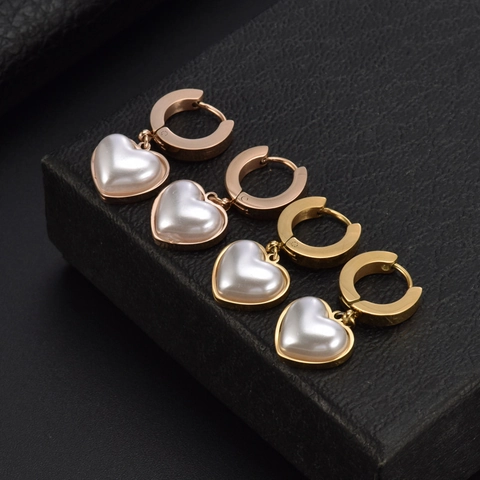 Herz Künstliche Perle Hänger Ohrringe Titanstahl 18K Vergoldet Elegante Huggie Creolen Für Damen Retro Schmuck