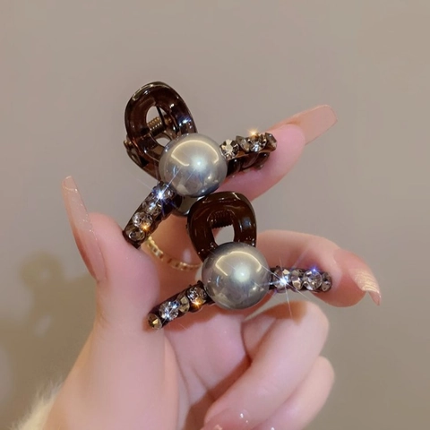 Small Hair Claw Clip With Faux Artificial Pearl And Rhinestones Vintage Resin Hairpin Accessory For Women Elegant Hair Styling