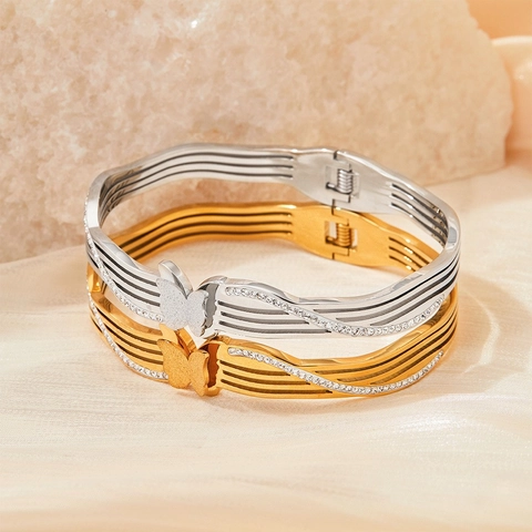 Edelstahl Armreif Für Damen Mattierter Schmetterling Geometrisch Mit Strass Texturiert Wellenlinie Klappschmuck
