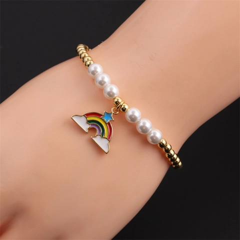 Pulsera Con Colgante De Estrella De Arco Iris De Moda Cuentas De Cobre Chapadas En Oro Perla Artificial De Imitación Joyería Elástica Para Mujeres