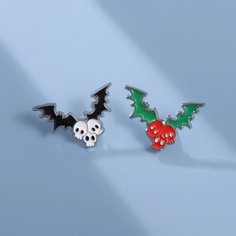 Spilla Teschio con Ali di Pipistrello Gotico Oscuro Spilla in Smalto Creativa Halloween per Vestiti Zaino Accessori Regali