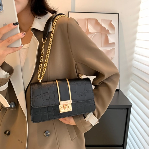 Elegant Crocodile Pattern PU Leather Women Shoulder Bag With Gold Chain Strap And Metal Buckle Simple Retro Style