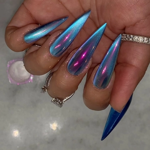 Lange Stiletto Künstliche Nägel Cat Eye Metallic Chamäleon Irisierend Blau Lila Aurora Spiegel Chrom Kunstnägel