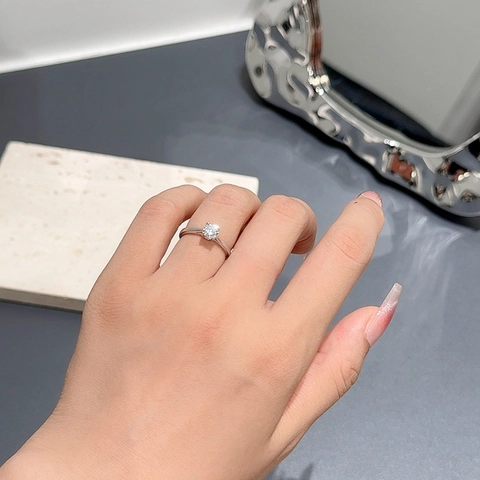 Anillo Solitario Moissanita Plata De Ley 925 Corte Brillante Redondo Clásico Minimalista Joyería Mujeres