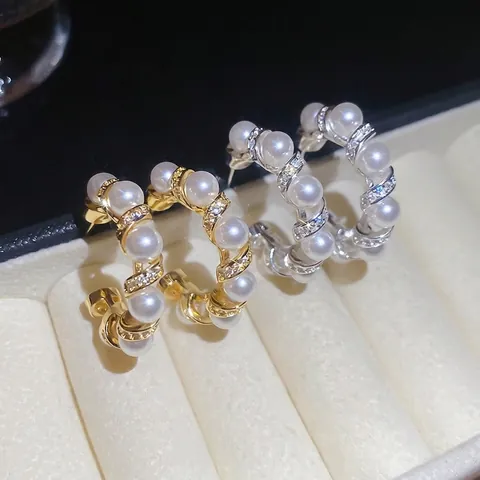 Orecchini A Cerchio A C Con Künstliche Perle Sintetiche E Zirconi Design In Pizzo A Spirale Placcati In Oro Perni In Argento