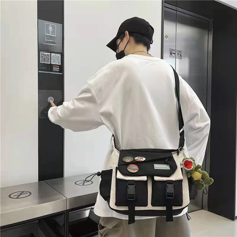 Μεγάλη Τσάντα Messenger Νάιλον Χιαστί Ώμου Harajuku Streetwear Στυλ Workwear Με Μπρελόκ Δεινόσαυρο Και Καρφίτσες