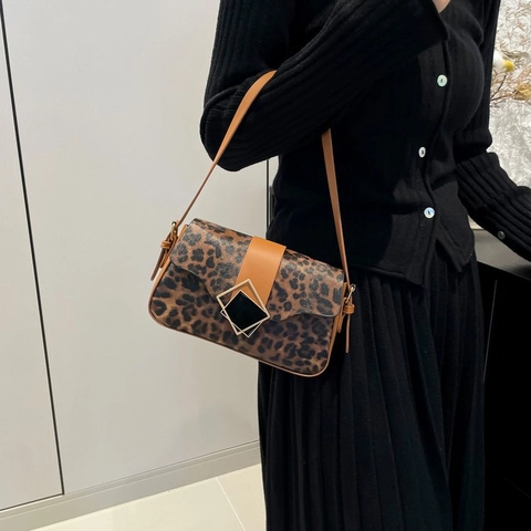 Fashion Leopard Print Bag For Women Vintage Underarm Shoulder Bag PU Leather Trendy Handbag With Geometric Metal Buckle