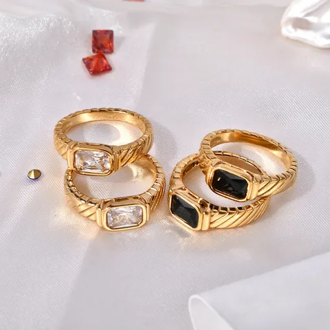 Retro Vergoldeter Titanstahl Ring Für Damen Mit Rechteckigem Schwarz Weißem Zirkonia Strukturierter Gerillter Band Schmuck