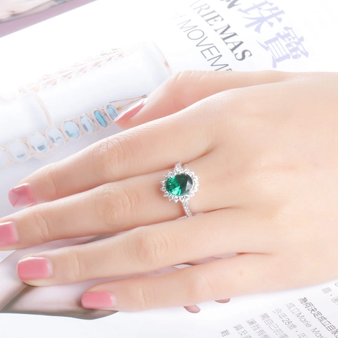 Anillo de Plata de Ley 925 Gema Ovalada Halo Diamantes de Imitación Incrustados Joyería de Moda para Boda Fiesta Mujer Regalo