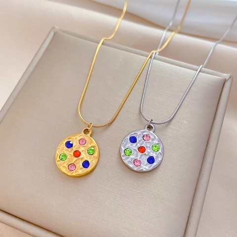 Round Disk Pendant Necklace Titanium Steel Colorful Zircon Inlaid Hammered Texture Minimalist Clavicle Chain For Women