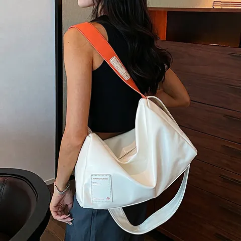 Große Kapazität Umhängetasche PU Leder Breiter Kontrastgurt Schicke Kissen Schultertasche Für Frauen Lässiges Reisen