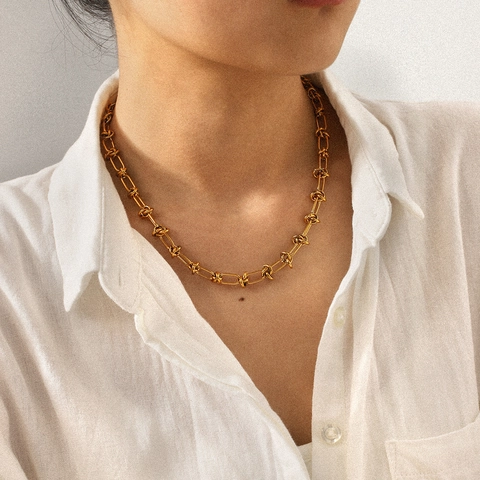 Collar De Cadena De Nudos Chapado En Oro De 18 Quilates Acero Inoxidable Eslabón Retorcido Cadena De Clavícula Diseño De Nicho
