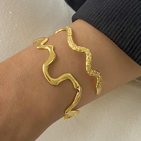 Bracciale Rigido A Onda In Acciaio Inossidabile Placcato Oro Texture Martellata Design Irregolare Gioielli Di Moda Per Donna