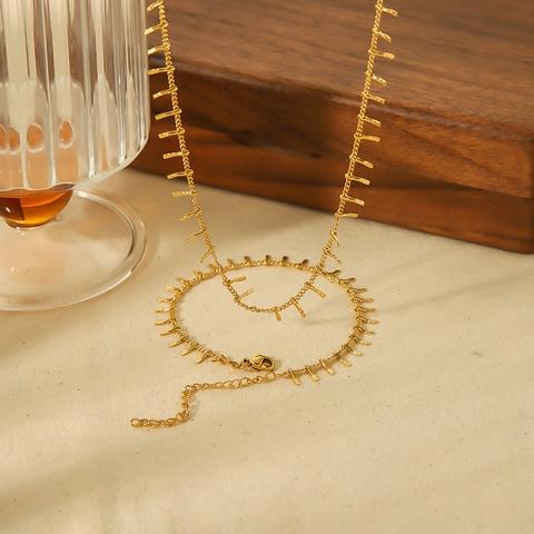 Collana In Acciaio Inossidabile Placcato Oro 18K Piastra Rettangolare Texturizzata Frangia Gioielli Eleganti Per Donna