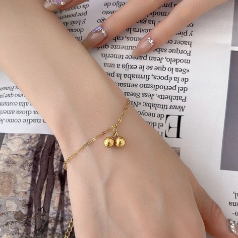 Pulsera Minimalista de Acero de Titanio Dorado para Mujer Colgante de Bola Pequeña Elegante Tobillera de Doble Perla Joyería Mori Style