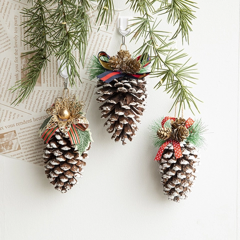 Ornamenti Appesi Pigne Di Natale Naturali Con Neve Fiocco Di Stoffa Nastro Bacche Decorazione Per Albero Rustica