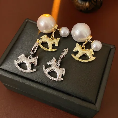 Pendientes De Perlas Artificiales De Caballito De Madera Con Poste De Plata Metal Martillado Joyería De Pony Vintage Para Mujer