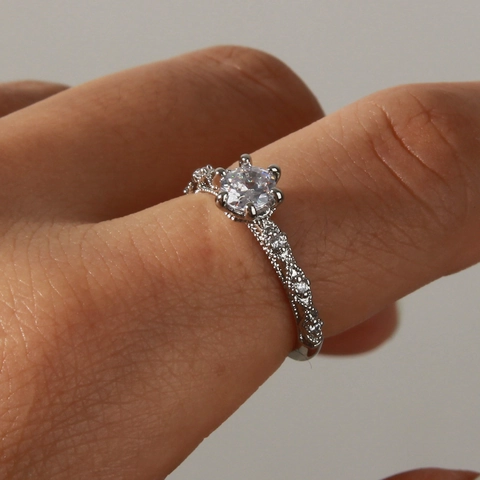 Anillo Regolabile Intagliato Cavo Vintage Da Donna Elegante Gioiello In Rame Con Strass Chiari Rotondi