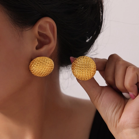 Pendientes Redondos Con Patrón De Diamantes En Relieve Elegantes Vintage De Acero Inoxidable Joyería Bañada En Oro Para Mujeres