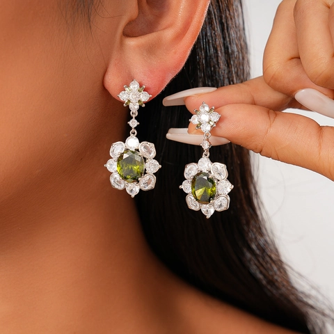 Orecchini Pendenti A Fiore Stile Palazzo Retrò Con Zircone Verde Oliva Ovale E Perno In Argento Sterling 925