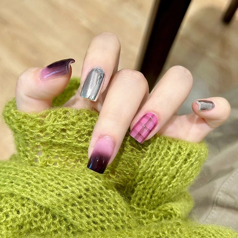 Unghie Finte Corte Quadrate Rosa Nero Plaid Sfumato Specchio Metallico Stile Dolce Piccante Per Donne