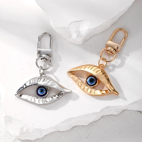 Evil Eye Keychain Hollow Out Alloy Turkish Blue Eye Pendant Retro Ethnic Protection Amulet Key Ring Accessory