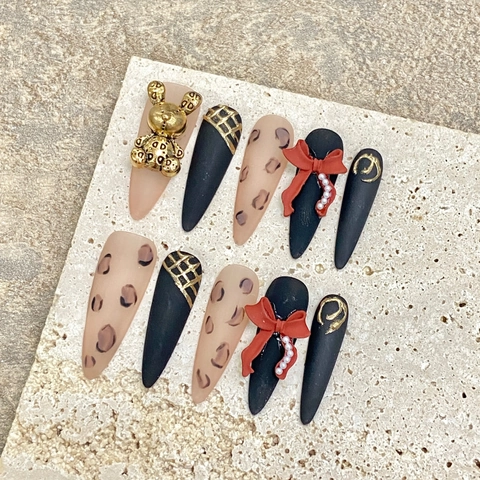 Uñas Postizas de Lujo Barroco Hechas a Mano Negro Mate Estampado Leopardo Con Lazo Terciopelo Rojo Oso Dorado Perla Stiletto