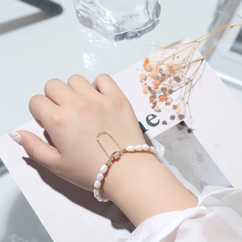 Freshwater Pearl Bracelet For Women Irregular Rice Shape Beads Golden Metal Magnetic Clasp Safety Chain Minimalist