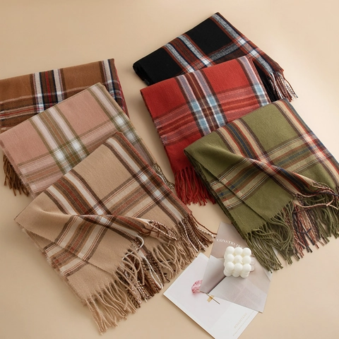 Women Elegant Plaid Scarf Warm Winter Checkered Pashmina Shawl Yarn Dyed Polyester Scarf With Fringe For Daily Commute