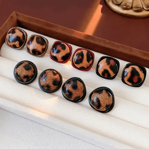 Leopard Print Geometrische Ohrringe Legierung Kunstleder Vintage Chic Modeschmuck Mit Silbernem Ohrstecker Für Damen