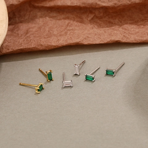 Orecchini a Bottone in Argento Sterling 925 Zirconia per Donna Orecchini Minimalisti Rettangolari con Gemme Verde Smeraldo