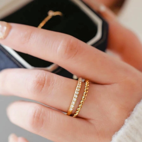 Anillo A Doppio Strato In Acciaio Al Titanio Placcato Oro 18K Corda Intrecciata Zirconia Cubica Gioielli Da Donna