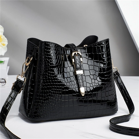 Women Handbag Crocodile Pattern PU Leather Shoulder Crossbody Bag Elegant Shiny Patent Finish Gold Hardware Fashion