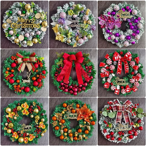 Ghirlanda Di Natale Verde Artificiale Con Bacche Rosse Pigne Fiocchi Palle Poinsettia Scritta Merry Christmas Arredo