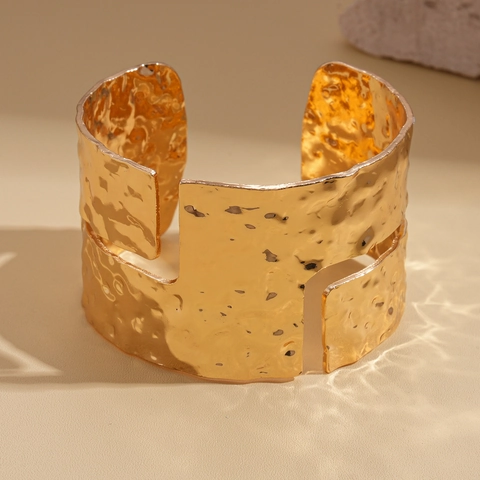 Weites Armreif Mit Gehämmerter Textur Für Damen Unregelmäßiger Geometrischer Metallener Offener Armreif Punk Schmuck