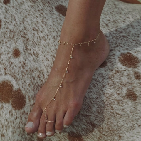 Cavigliera in Acciaio Inossidabile Placcato Oro con Anello in Zirconia Catena per Piedi Donna Gioielli Boho da Spiaggia