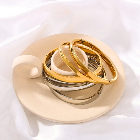 Bracciale Rigido Minimalista In Acciaio Inossidabile Placcato Oro 18K Lucidato A Specchio Stile Francese Da Donna