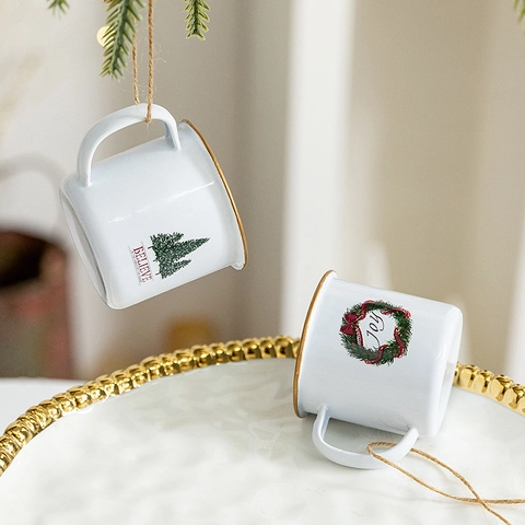 Decorazioni Appese Mini Tazze Albero Natale Smalto Bianco Metallo Con Stampe Festive Bordo Dorato Per Festa Festosa