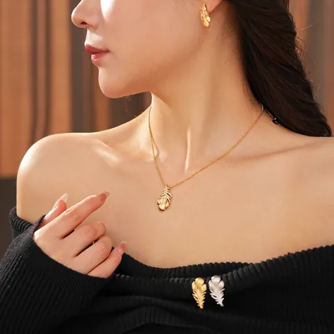Collana Orecchini E Spilla Piuma Rame Placcato Oro 18K Zircone Moda Lusso Elegante Gioielli Per Donne