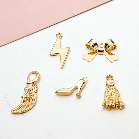 Ciondoli In Rame Dorato DIY Pigna Piuma Foglia Fiocco Nappa Per Creazione Di Gioielli Bracciale Collana Accessorio