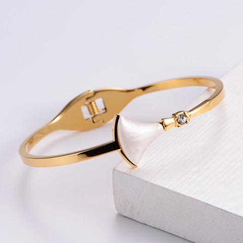 Bracelet Jonc Femme Acier Inoxydable 316L Plaqué Or 18K Forme Éventail Coquille Blanche Inlay Zircon Bijoux Élégants