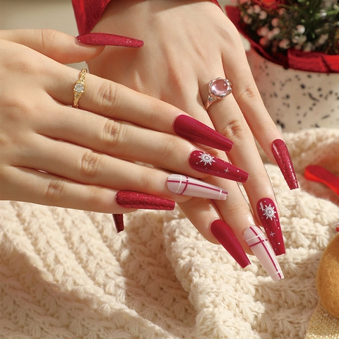 Noël Ongles À Presser Rouge Blanc Flocon De Neige Paillettes Strass Long Cercueil Amande Artificielle Faux Ongles Femmes