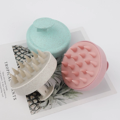 Brosse de Massage du Cuir Chevelu en Silicone TPE Souple Brosse à Shampoing en Paille de Blé Givrée Peigne de Massage pour Nettoyage en Profondeur avec Poignée