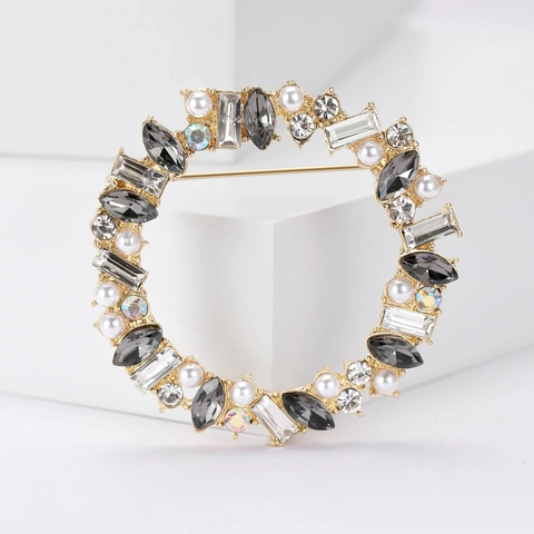 Vintage Alloy Rhinestone Garland Brooch For Women High Sense Artificial Pearl Flower Wreath Pins Fashion Clothes Accessories